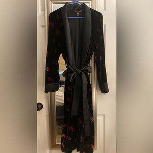 Beautiful velvety robe by Victoria Secret. Size M.